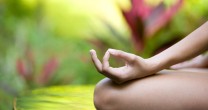 Cum te ajuta yoga sa scapi de hipertensiune?