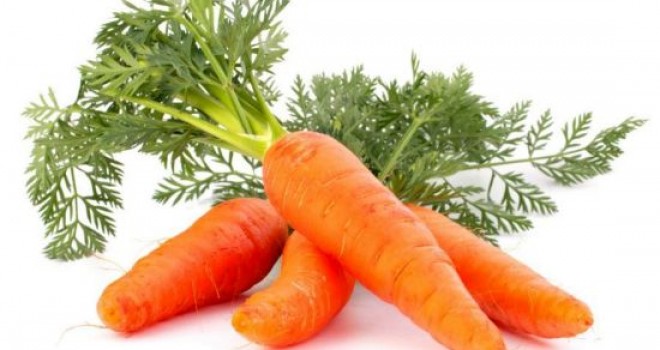 Consumi frunzele de la morcovi? Ar trebui. Afla de ce!