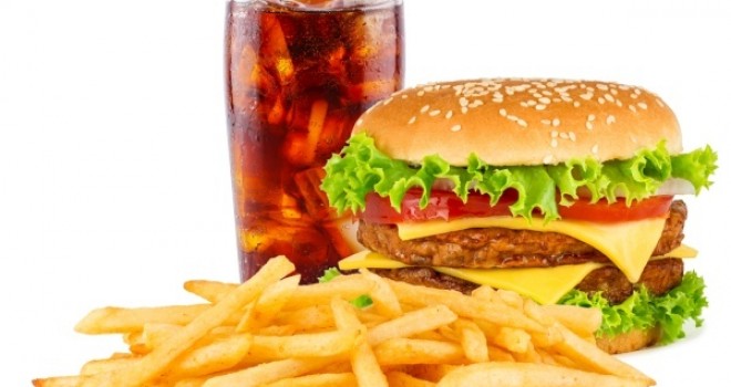 Atentie la continutul de sare din produsele de tip fast-food